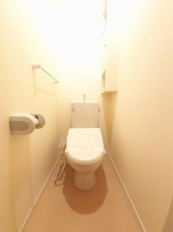 コンパクトで使いやすいトイレです