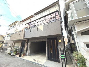 落ち着いた雰囲気の外観です