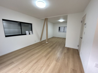ゆったり過ごせる居間です