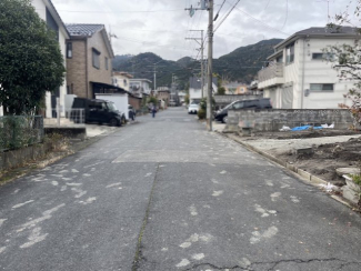 【前面道路含む現地写真】