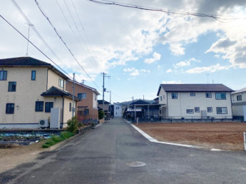 【前面道路含む現地写真】