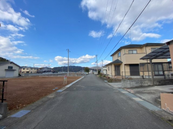 【前面道路含む現地写真】