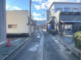 【前面道路含む現地写真】