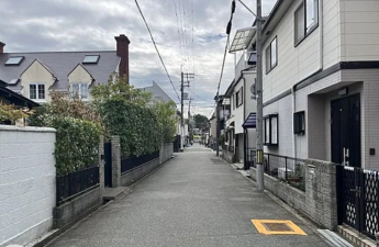 【前面道路含む現地写真】