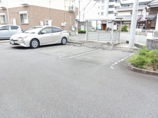 車をお持ちの方に嬉しい駐車場付きの物件です