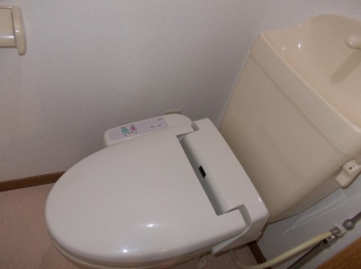 コンパクトで使いやすいトイレです