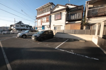 車をお持ちの方に嬉しい駐車場付きの物件です