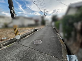 閑静な住宅に囲まれています。