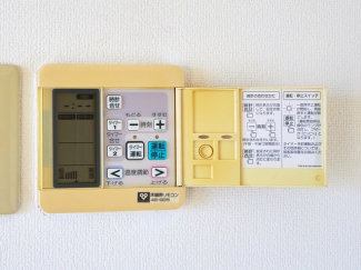 6.6帖洋室は床暖房設備付です。