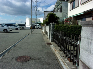 【前面道路含む現地写真】