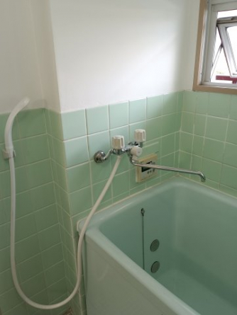 シャワー付き浴室です。