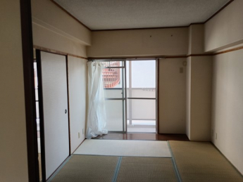 西側の南向き和室です。