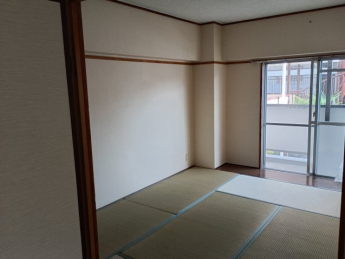 東側の南向き和室です。