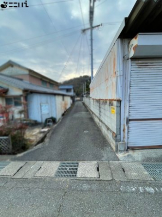 【前面道路含む現地写真】