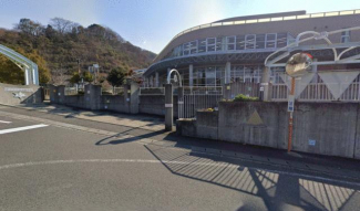 松山市立姫山小学校まで658m