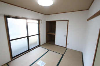 落ち着いて過ごせるお部屋なので、寝室にいかがでしょうか