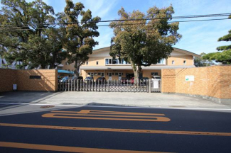 松前小学校まで徒歩約７分まで750m