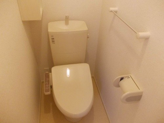 コンパクトで使いやすいトイレです