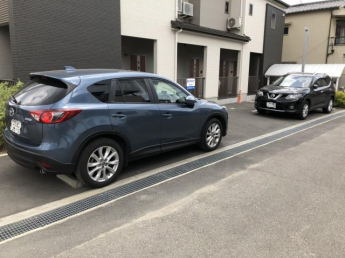 車をお持ちの方に嬉しい駐車場付きの物件です