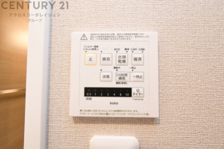 暖房機能があるため、冬場でも温かい浴室で入浴でき、乾燥機能があるため、水気を素早く取り除けます。また、換気機能があるため、湿気を素早く排出してカビや雑菌の発生を防ぐことができます。