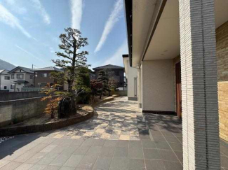 ■青い空に植栽が映えます