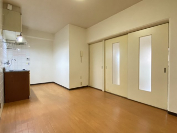 ゆったり過ごせる居間です