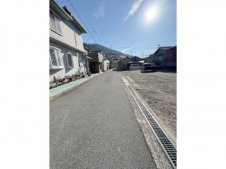 【前面道路含む現地写真】