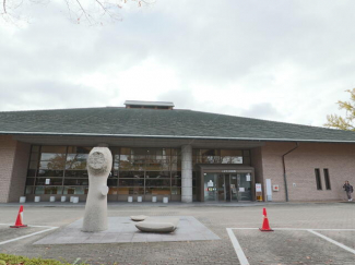 三田市立図書館まで410m