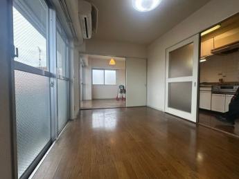 落ち着いて過ごせるお部屋なので、寝室にいかがでしょうか