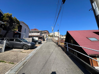 【前面道路含む現地写真】