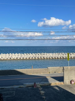 真っ青な海が目の前！淡路島を感じる場所です。