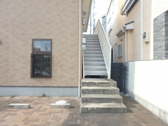共用階段です