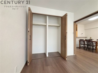 衣類やアクセサリー、小物類の収納が便利で整理整頓がしやすく、部屋の美観を保ちつつ、スペースを最大限に活用できます。衣服のしわやダメージを防ぎ、長持ちさせることができます。