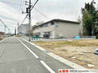 前面道路は見通しの良い道路になっています。