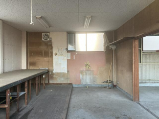 倉庫の室内