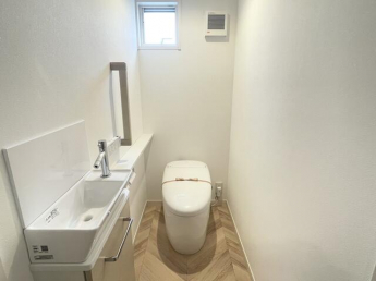 トイレ内で手洗いができ、感染予防になります。