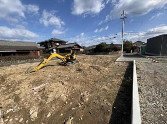 Ｂ号地の境界から見たＣ号地。造成中なのでわかりづらいですが、