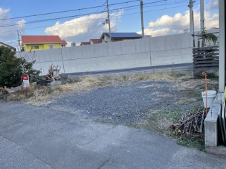 見えてるコンクリートがＪＲ予讃線