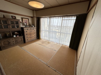 畳の上でゆっくりとくつろげる和室です