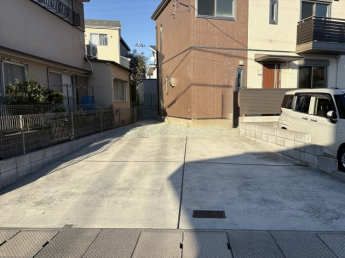 カースペース並列2台可（車種による）
