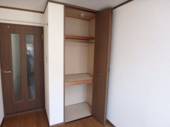 住空間を広々使える収納付き