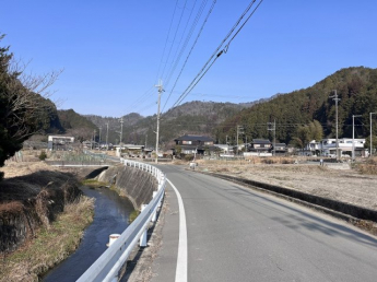 【前面道路含む現地写真】