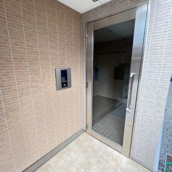 落ち着いたエントランスです