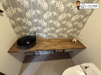1階トイレにはオシャレな手洗い場がございます。