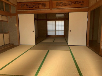 中寺の2階建の家の画像