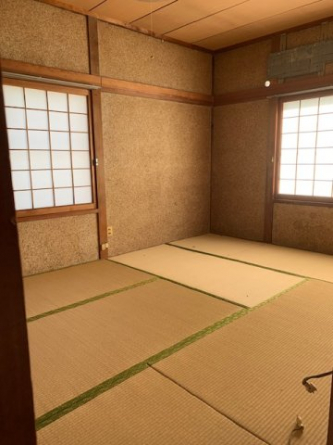 中寺の2階建の家の画像