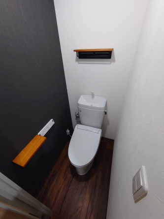 トイレは落ち着ける空間になっています
自動洗浄付きの便器、ウォシュレット