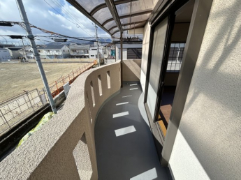 落ち着いた時間を過ごせるバルコニーです
