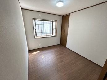 ゆったりした５帖洋室です