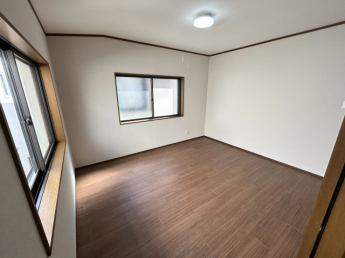 きれいな６.５帖洋室です